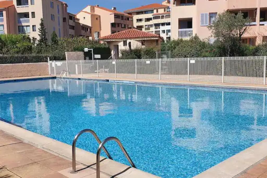 Appartement Spacieux 65M2, Avec Piscine Et Parking Fréjus Exteriér fotografie