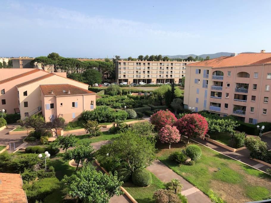 Appartement Spacieux 65M2, Avec Piscine Et Parking Fréjus Exteriér fotografie